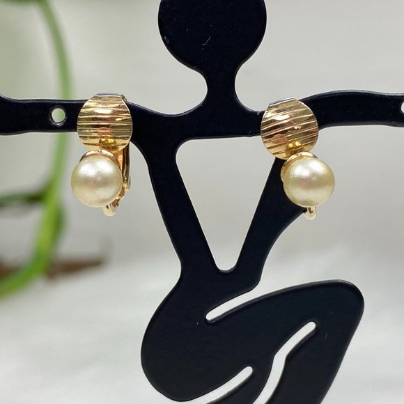 Vintage Sarah Coventry Gold Tone Clip-on Faux Pearl Earrings - Picture 1 of 11